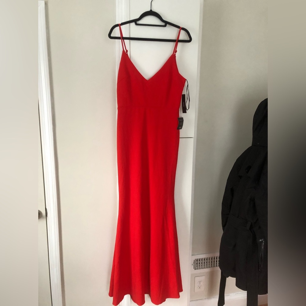 Lulu NWT red gown size Medium